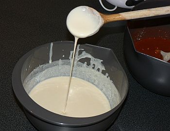 Bild "Silikonformen Seife alt:Trichter-Konsistenz-350.jpg"