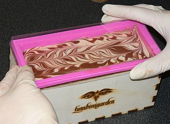 Bild "Silikonformen Seife alt:Trichter-deckel-drauf-350.jpg"