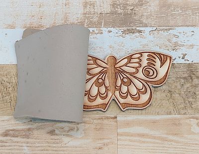Bild "Tutorials Keramik:Tut-28-Schuessel-Schmetterling.jpg"